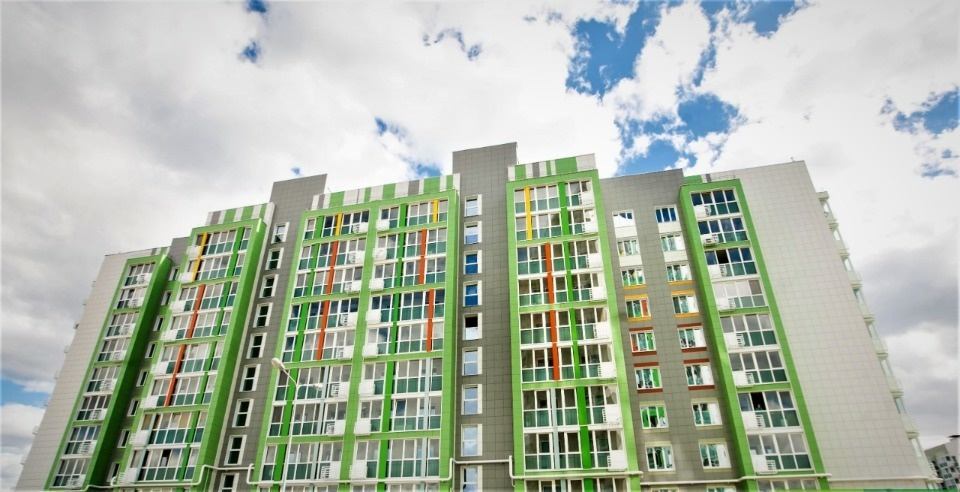 ЖК Весна ДОМ СДАН.

КОНЦЕПЦИЯ ГОРОД В ГОРОДЕ

семейный жилой комплекс;

оригинальная архитектура;

яркое дизайнерское оформление фасадов, входных групп и лестничных проемов.

БЕЗОПАСНОСТЬ

концепция «двор без машин», огороженная охраняемая территория;

спокойное пространство для семейных прогулок 
