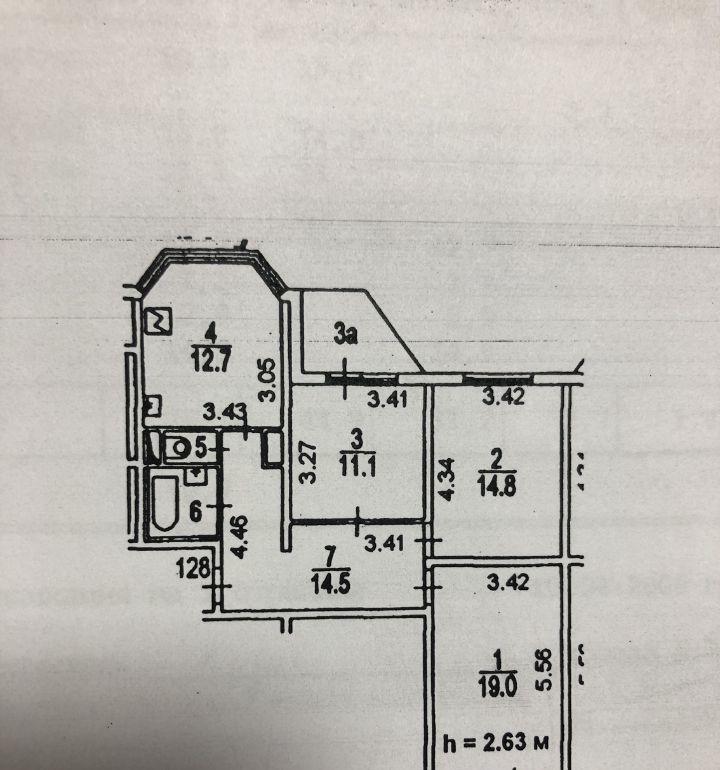 Хорошая ухоженная квартира с потрясающими видами из окон на Москву в две стороны. Окна на кухне выполнены в виде эркера, что дополнительно увеличивает пространство на кухне и создаёт панорамный вид из окна. Очень близко к метро и в то же время расположение дома во дворе создаёт тихую спокойную обста