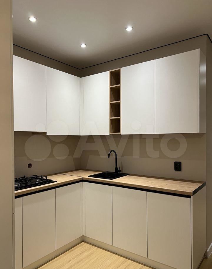 Собственник. 

Просторная, светлая квартира 
34 кв.м в ЖК Российский.

В квартире сделан качественный ремонт. 

На полу кварцвинил.
В ванной дорогой керамогранит и сантехника.
Большая кухня выполнена на заказ.
Очень вместительный шкаф в комнате.

Менее трёх лет в собственности.
Без обременений и зал